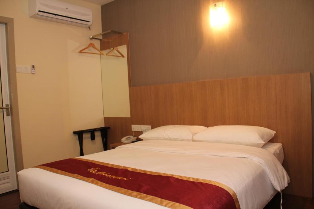 Baguss City Hotel Johor Bahru Room photo
